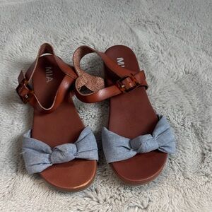 MIA Tan and Gray Sandals with Knot